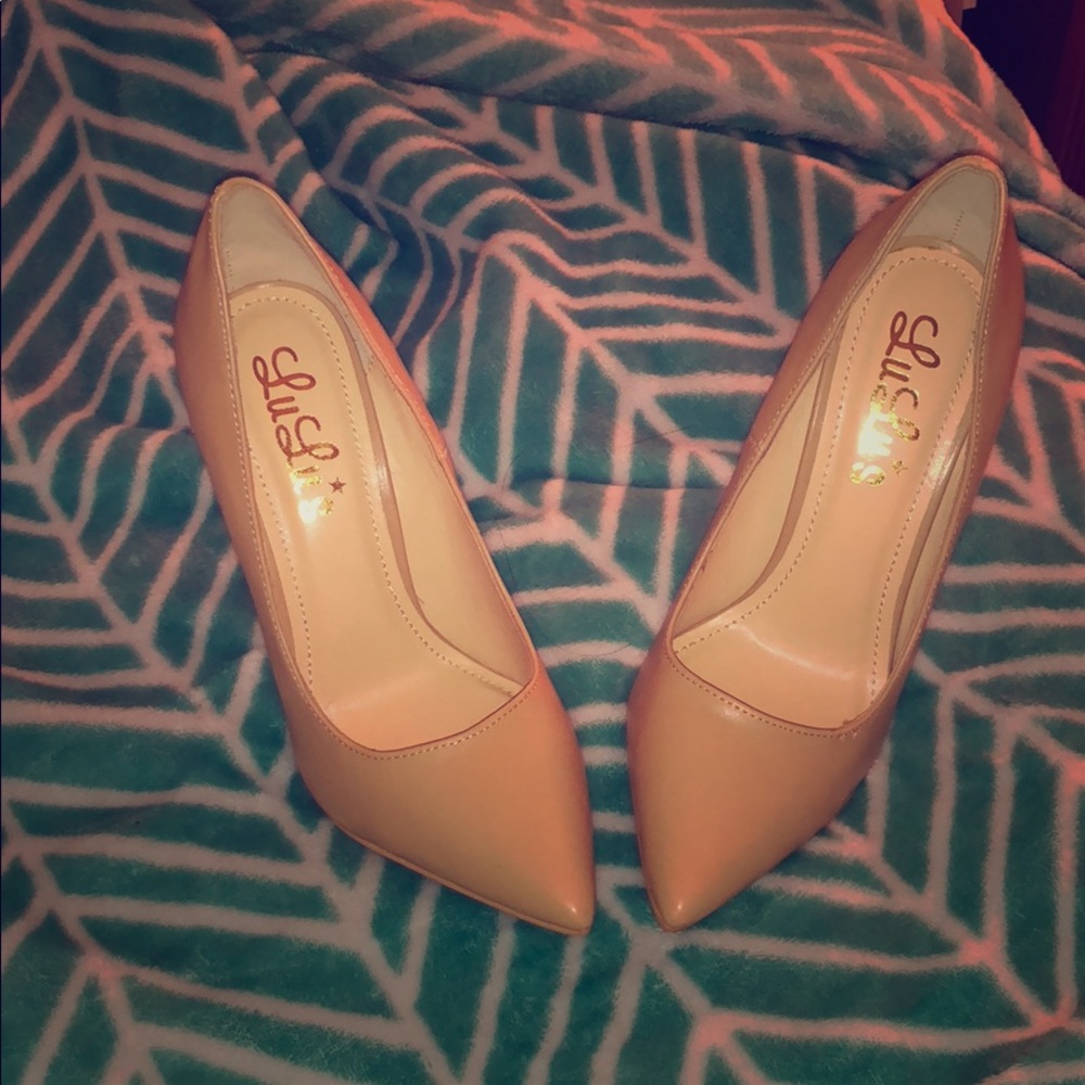 Nude Pumps Heels 👠